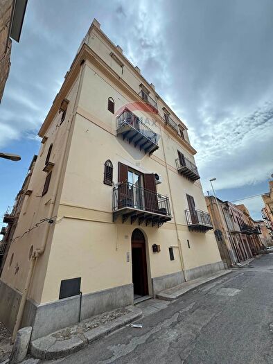 Appartamento con 6 locali in vendita in Via Gisira, Termini Imerese