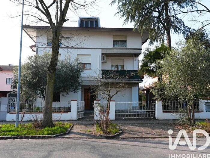 Appartamento trilocale in vendita in Via Lucio Saltini, Carpi