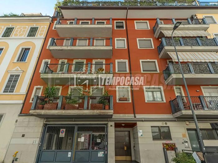 Appartamento trilocale in vendita in Via Francesco Brioschi, Milano