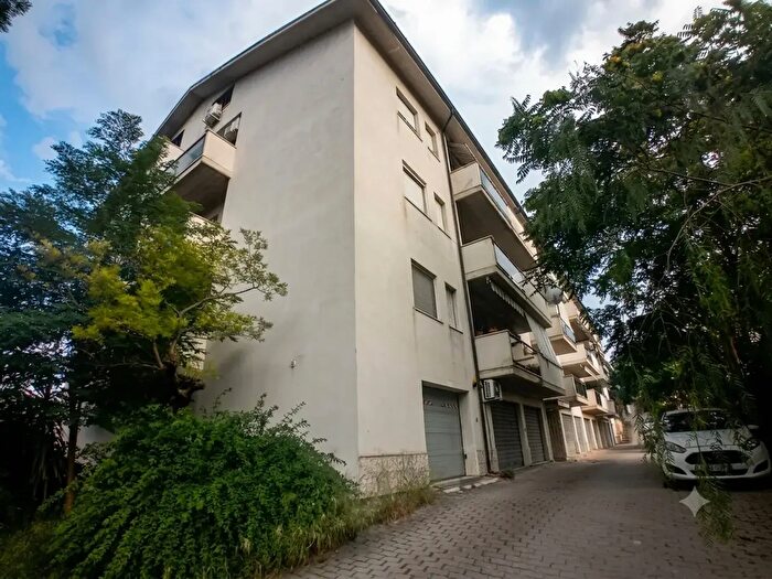 Appartamento con 6 locali in vendita in Via Maggio, Scafa