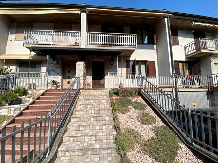 Casa quadrilocale in vendita in Via della Boschetta, Costa Volpino