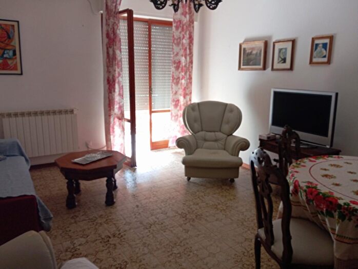 Appartamento quadrilocale in affitto in Carrara