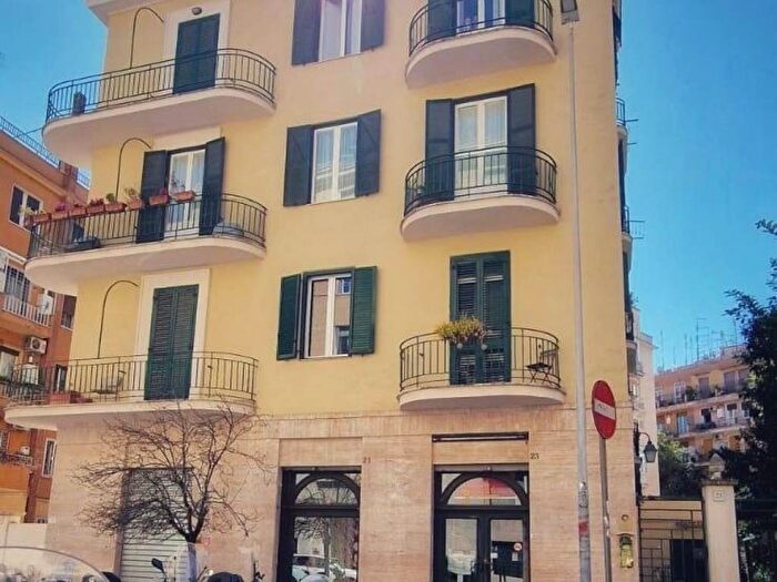 Appartamento trilocale in affitto in Via Eleonora d'Arborea, Bologna, Roma