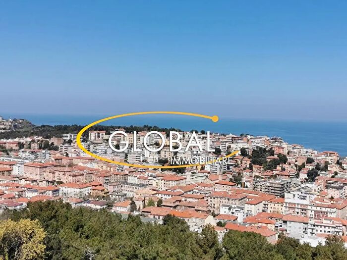 Appartamento quadrilocale in vendita in Via Francesco Angelini, Ancona