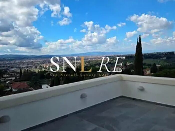 Appartamento con 6 locali in vendita in Via dei Ceci, Firenze