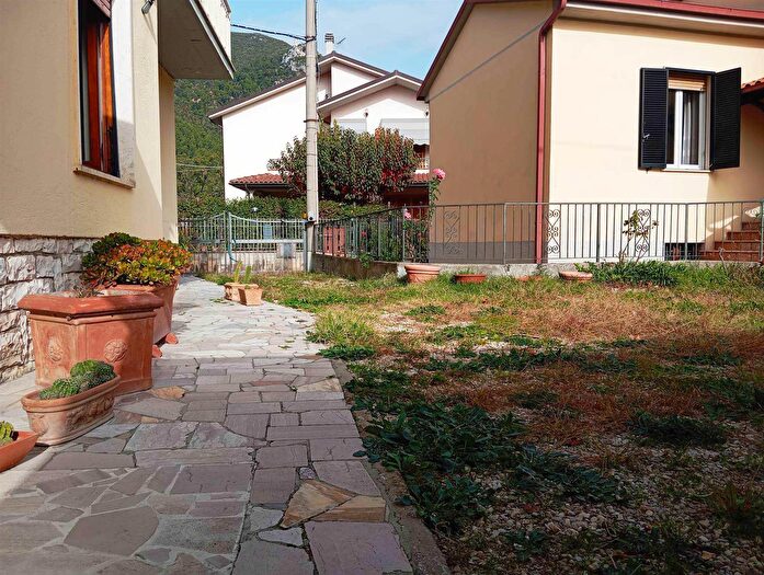 Casa con 6 locali in vendita in Terni