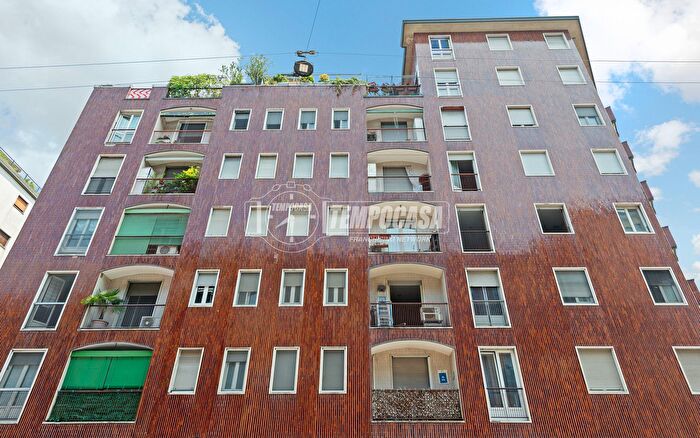 Appartamento trilocale in vendita in Via Ajaccio, Milano