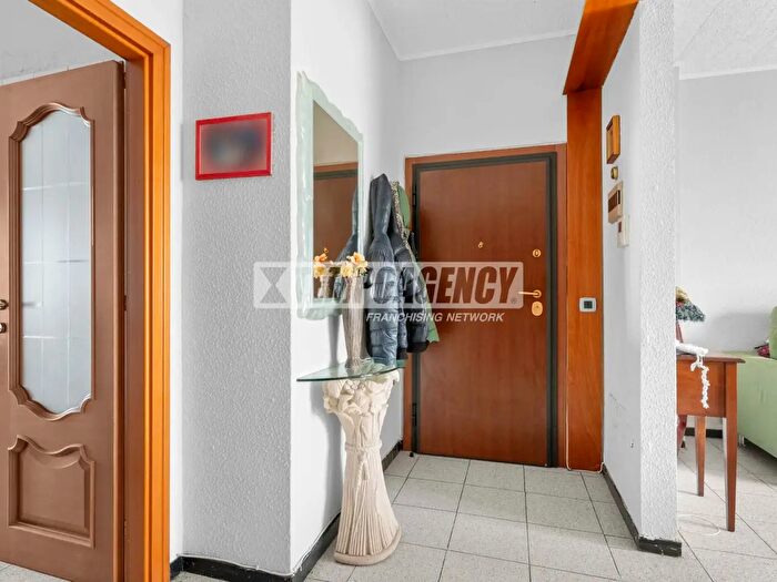 Appartamento quadrilocale in vendita in Via Camillo Giussani, Milano