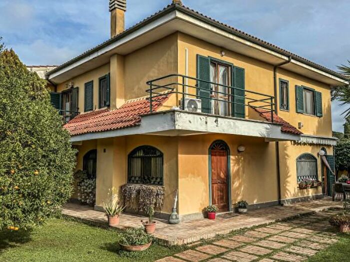 Casa con 6 locali in vendita in Via Ernesto Boezi, Roma