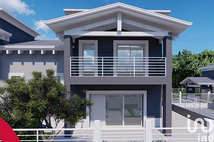 Appartamento con 7 locali in vendita in Via Tezze, Carpenedolo