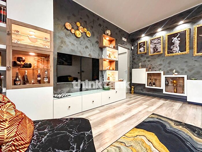 Appartamento trilocale in vendita in Via Etnea, Mascalucia