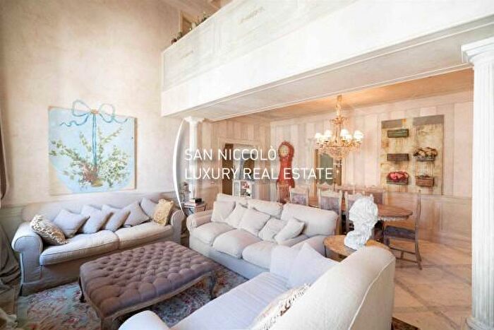 Appartamento con 5 locali in vendita in Via dei Tornabuoni, Firenze