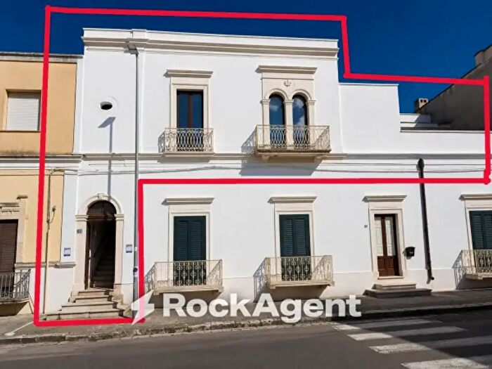 Appartamento con 5 locali in vendita in Via Cavour, Salice Salentino