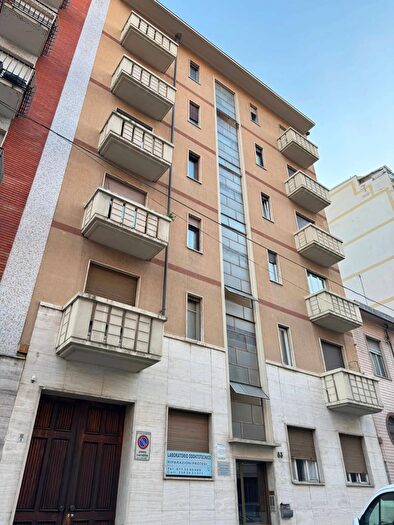 Appartamento quadrilocale in affitto in Via Barletta, Torino