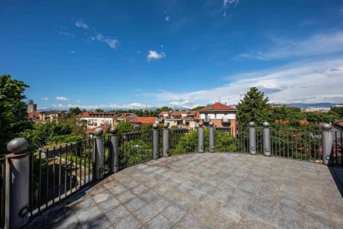 Casa con 9 locali in vendita in Strada del Salino, Torino