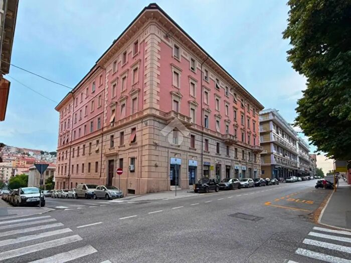 Appartamento quadrilocale in vendita in Via Lauro De Bosis, Ancona