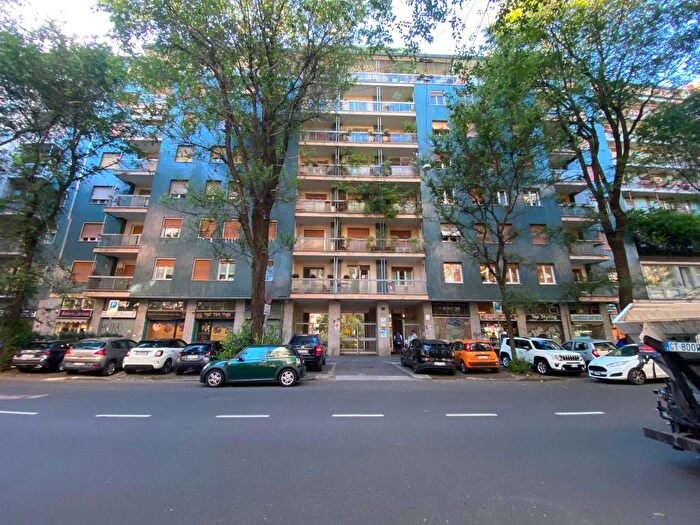 Appartamento trilocale in affitto in Via Emanuele Filiberto, Sempione, Milano