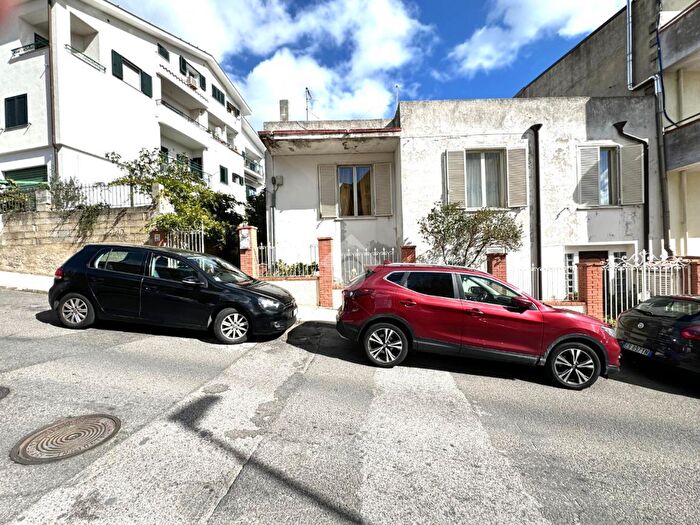 Casa con 5 locali in vendita in Via Ichnusa, Nuoro