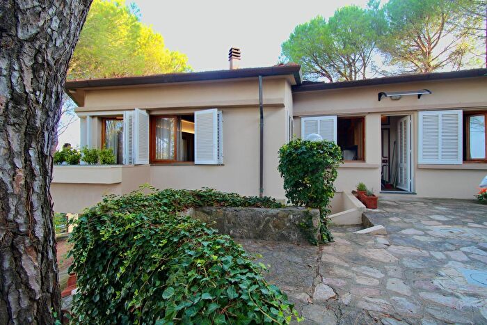 Casa con 10 locali in vendita in Casciana Terme Lari