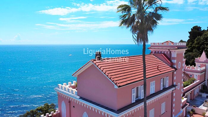 Appartamento con 9 locali in vendita in Via Aurelia, Imperia