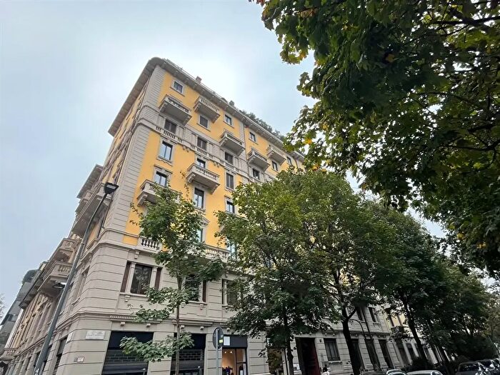 Appartamento trilocale in affitto in Via Tiraboschi, Milano