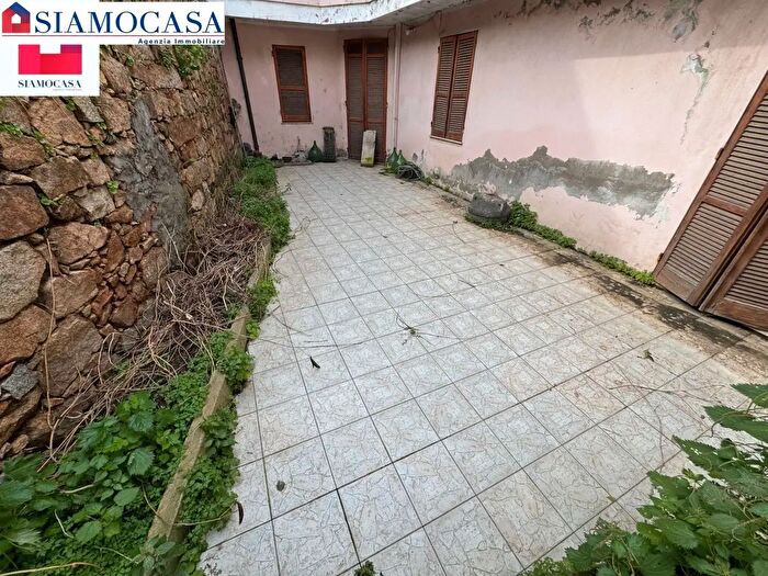 Casa con 6 locali in vendita in Arbus