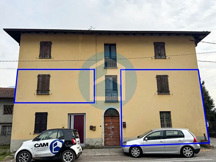 Appartamento trilocale in vendita in Via Roma, Rogno