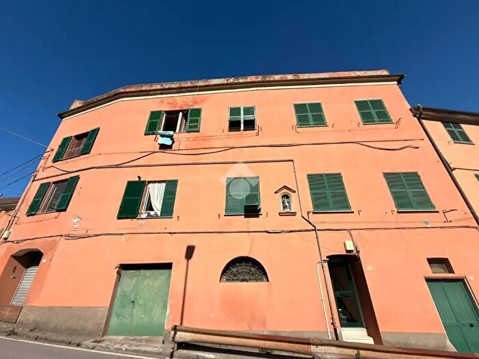 Appartamento trilocale in vendita in Via Ovada, Genova
