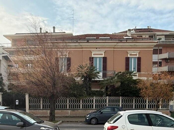 Appartamento con 6 locali in affitto in Viale della Riviera, Lungomare Strada Parco, Pescara