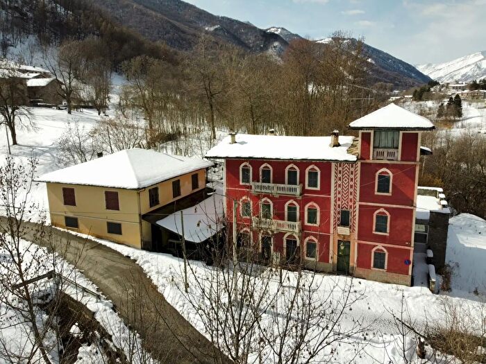 Casa con 16 locali in vendita in Borgata Rossi Inferiore, Sampeyre