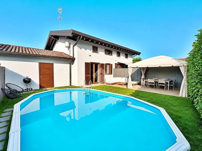 Casa quadrilocale in vendita in Via Oriano, Sesto Calende
