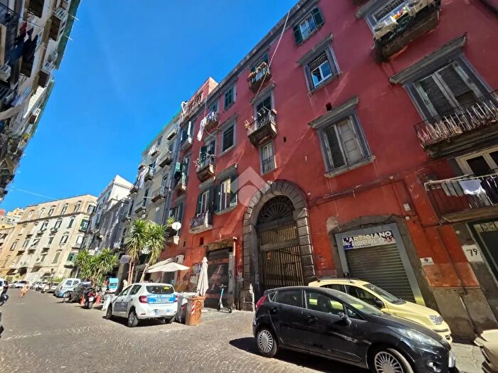 Appartamento trilocale in vendita in Via Ventaglieri, Napoli