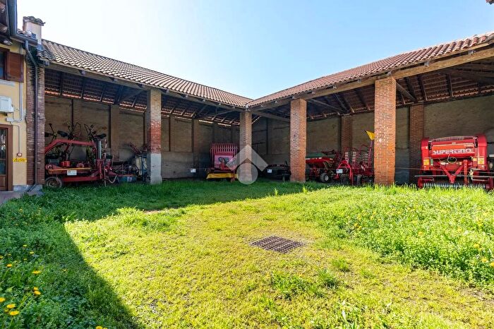 Casa con 8 locali in vendita in Via Lavoresco, Caselle Torinese