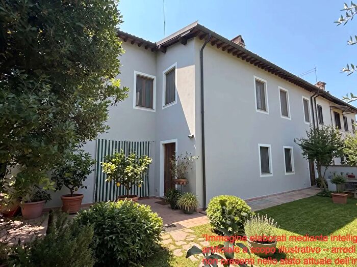 Casa con 10 locali in vendita in Borgo Giannotti, Lucca