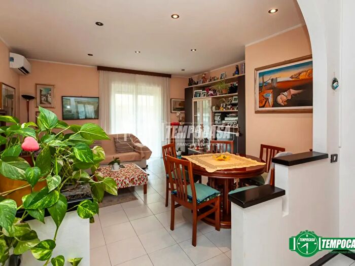 Appartamento trilocale in vendita in Via Zanica, Bergamo