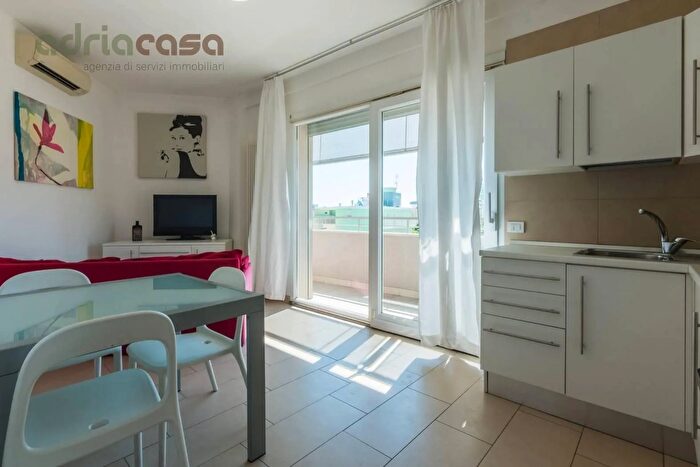 Appartamento bilocale in vendita in Via Vittorio Veneto, Gabicce Mare