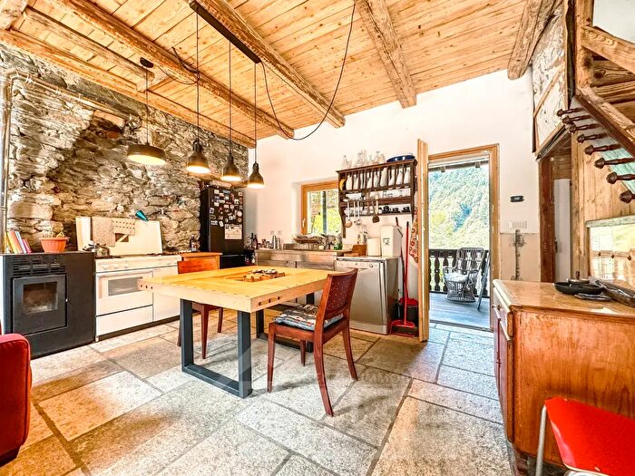 Appartamento con 5 locali in vendita in Via Camproso, Campertogno