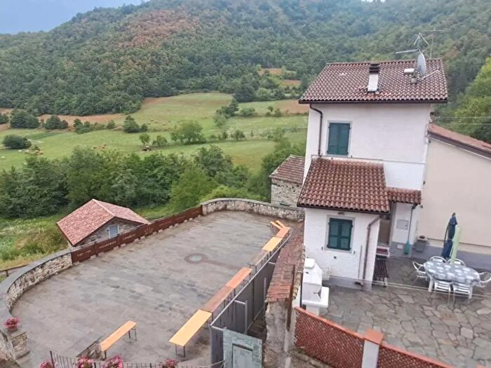 Appartamento con 11 locali in vendita in Via Mulino, Cerignale