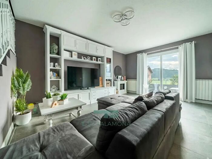 Casa quadrilocale in vendita in Voldomino, Luino