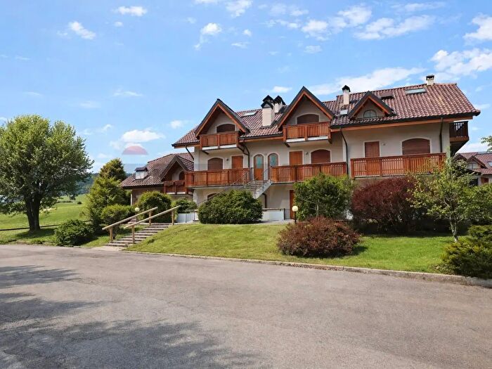 Casa con 8 locali in vendita in Via Monte Lemerle, Roana