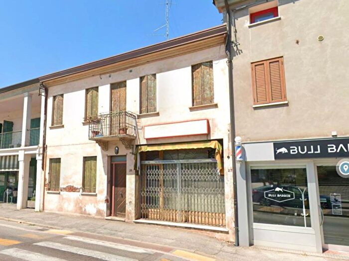 Casa quadrilocale in vendita in Via Padova, Tencarola, Selvazzano Dentro