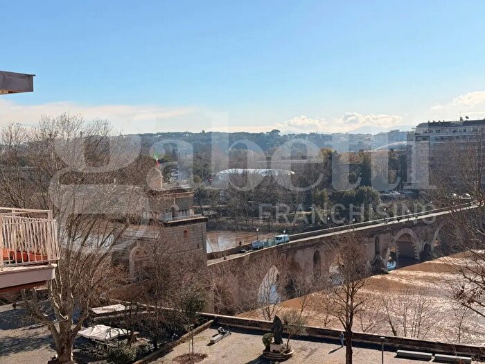 Appartamento quadrilocale in affitto in Largo Maresciallo Diaz, Roma