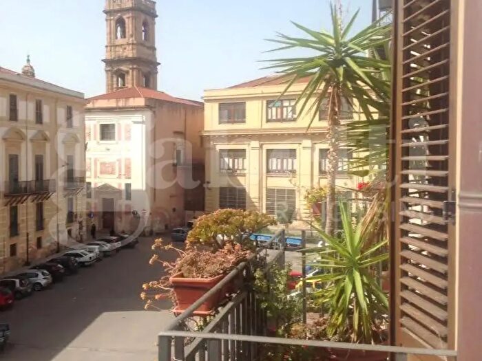 Appartamento trilocale in vendita in Via Sant' Alessandro, Palermo