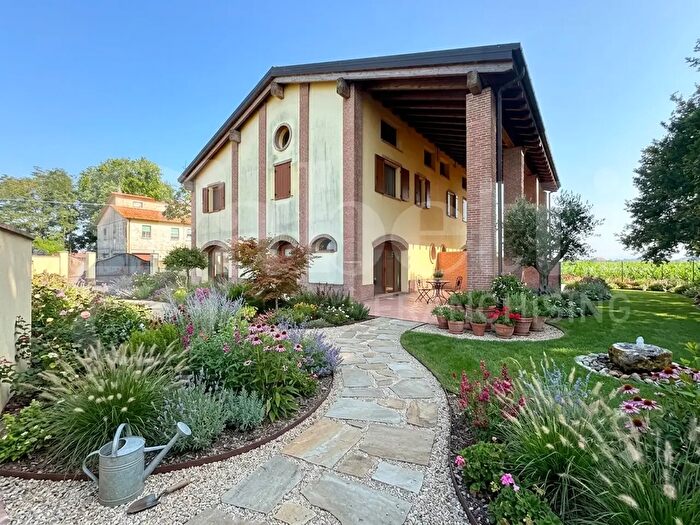 Casa con 6 locali in vendita in Via Pellicciari, Malalbergo