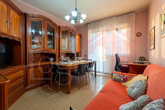 Appartamento trilocale in vendita in Via dei Pini, Pieve Emanuele