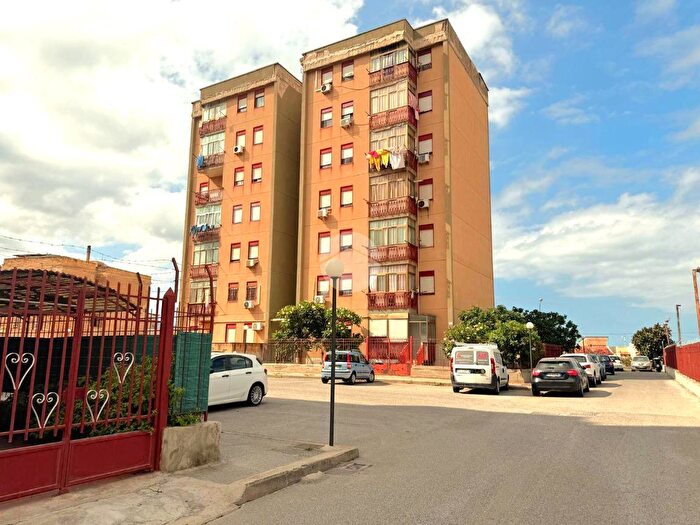 Appartamento con 5 locali in vendita in Via Sacco E Vanzetti, Palermo
