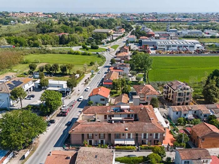 Appartamento con 5 locali in vendita in Via dellUnita, Senigallia