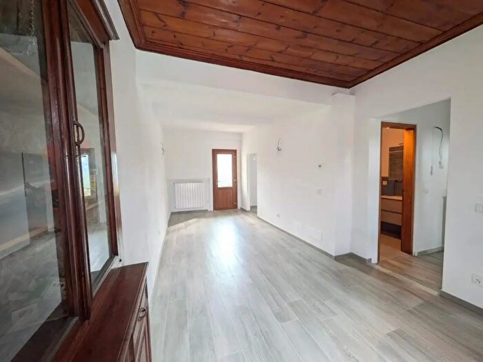Casa con 7 locali in vendita in Gallicano