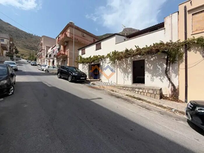 Appartamento con 5 locali in vendita in Via Petrazzi, Castellammare Del Golfo