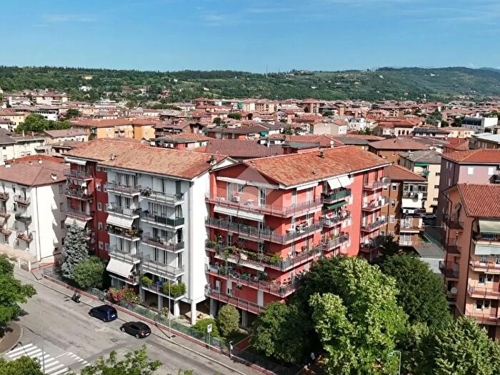 Appartamento con 5 locali in vendita in Via Plinio, Verona